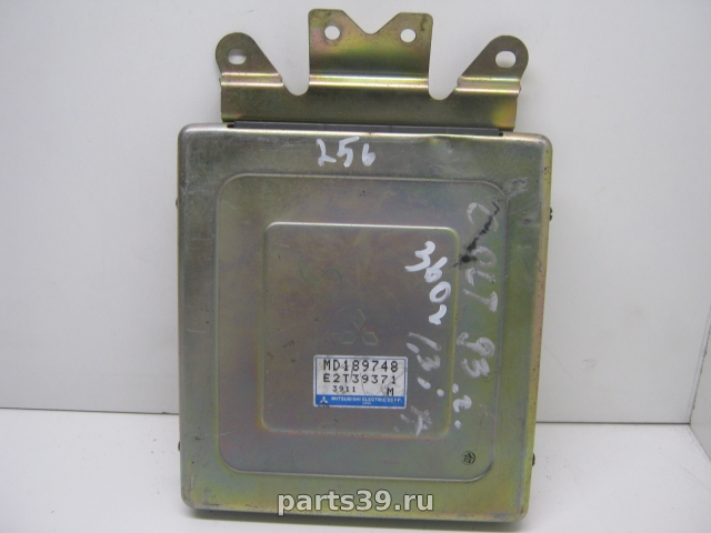 Блок управления двигателя ECU на Mitsubishi Colt CAO