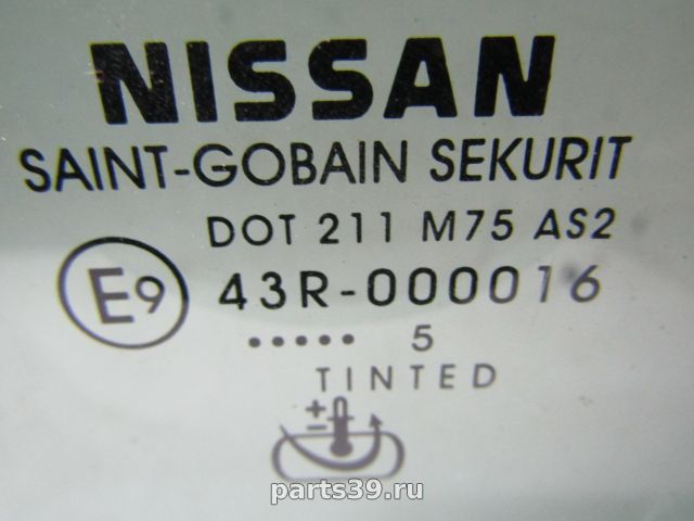 Стекло двери передней Лев. на Nissan Pathfinder R51