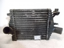 Радиатор интеркулера на Mercedes-Benz Vito W638