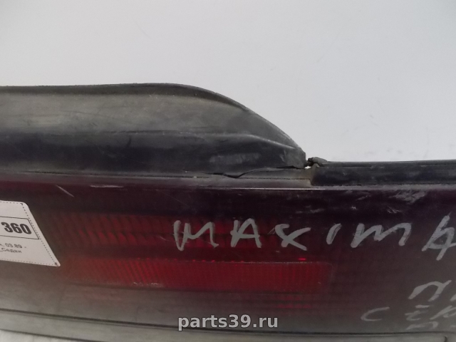 Фонарь задний в кузове Прав. на Nissan Maxima J30