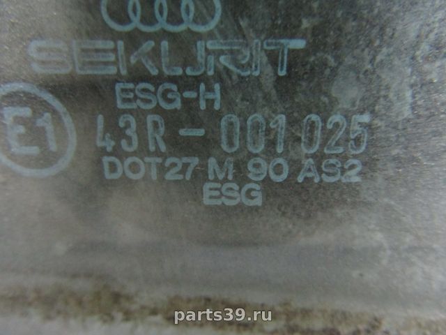 Стекло двери передней Прав. на Audi 80 B2