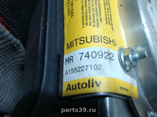 Подушка безопасности водителя на Mitsubishi Carisma 1 поколение