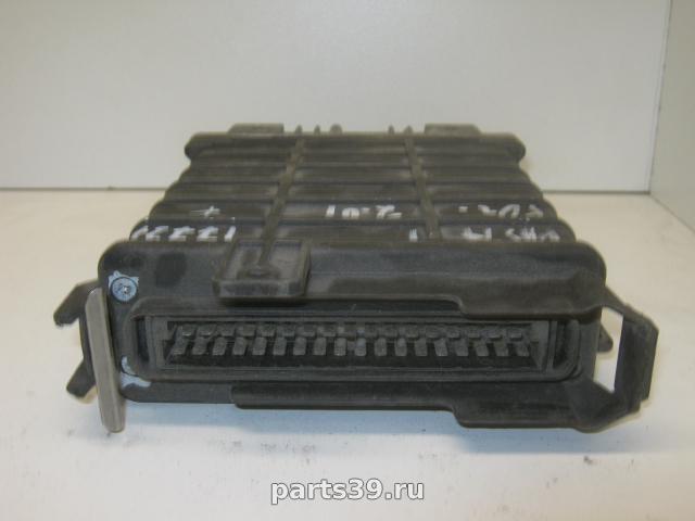 Блок управления двигателя ECU на Volkswagen Passat B3