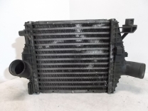 Радиатор интеркулера на Mercedes-Benz Vito W638