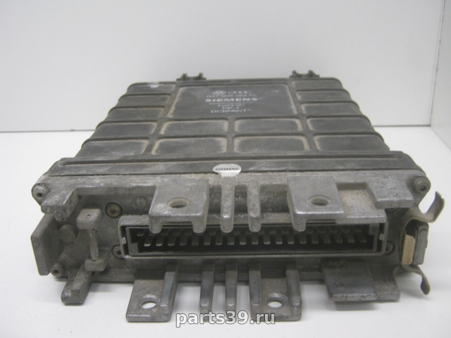 Блок управления двигателя ECU на Volkswagen Passat B3