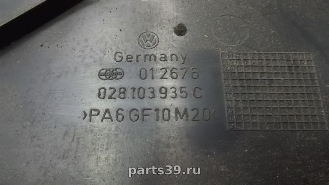 Декоративная крышка двигателя на Volkswagen Passat B4