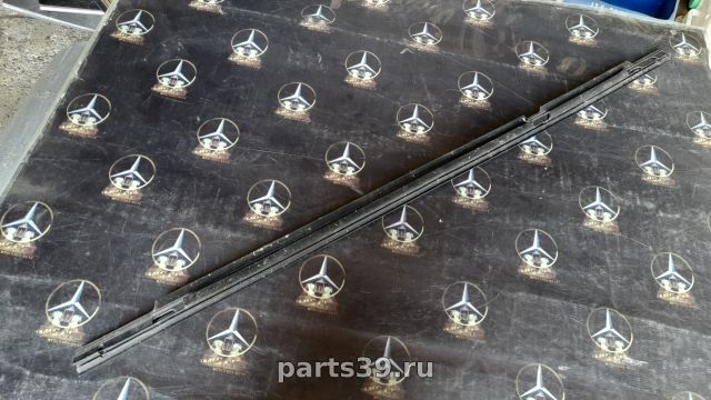 Молдинг стекла задней двери Прав. на Mercedes-Benz GL-Класс X164