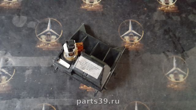 Пепельница передней панели на Mercedes-Benz A-Класс W168/V168 [рестайлинг]