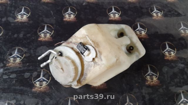 Бачок жидкости омывателя стекла на Mercedes-Benz E-Класс W124