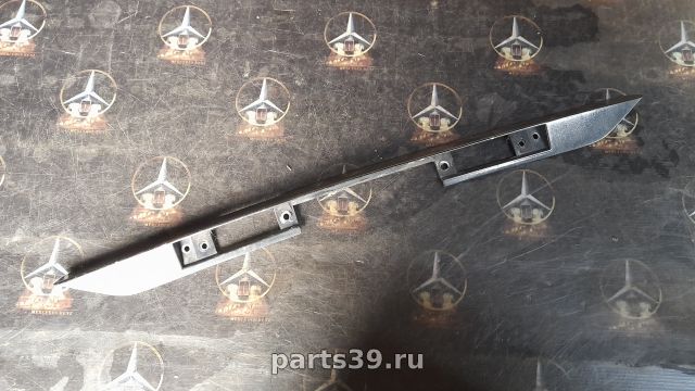 Накладка крышки багажника на Mercedes-Benz S-Класс W140/C140 [рестайлинг]