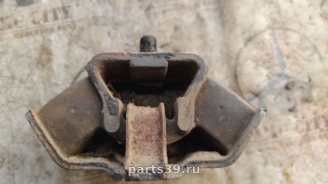 Подушка механической коробки передач на Mercedes-Benz E-Класс W124