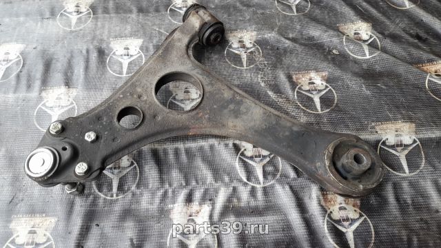 Рычаг передний нижний Прав. на Mercedes-Benz A-Класс W168