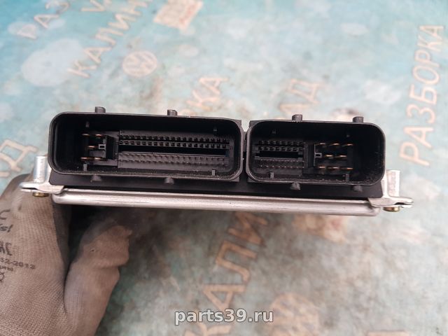 Блок управления двигателя ECU на Audi A8 D2/4D