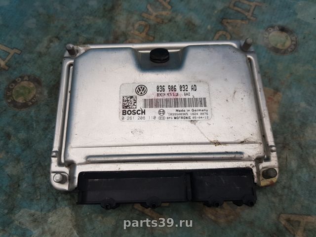 Блок управления двигателя ECU на Volkswagen Golf 5 поколение