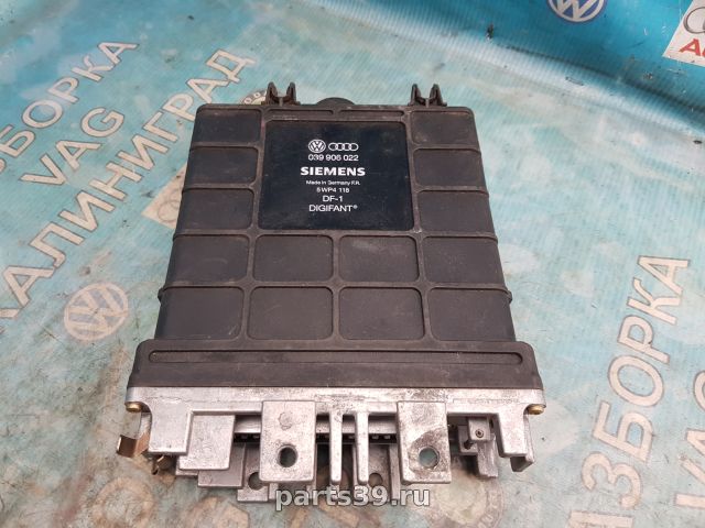 Блок управления двигателя ECU на Audi 80 8C/B4