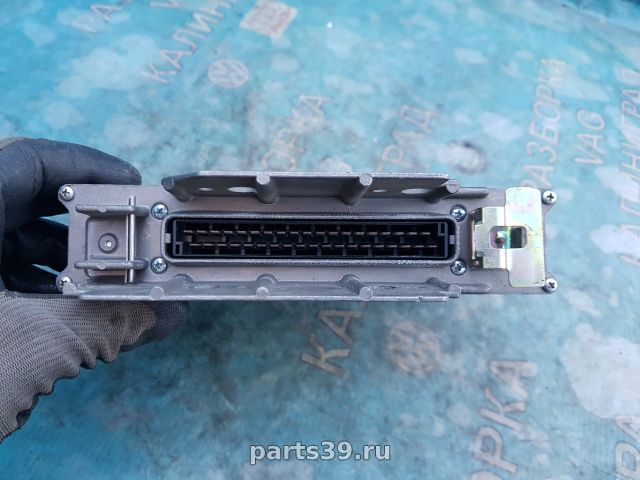 Блок управления коробки передач на Audi 100 4A/C4