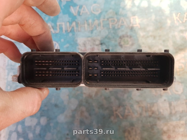 Блок управления двигателя ECU на Audi A4 B7