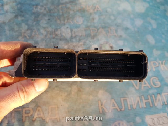 Блок управления двигателя ECU на Volkswagen Passat B6