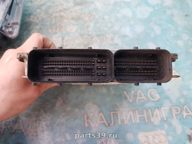 Блок управления двигателя ECU на Volkswagen Passat B6