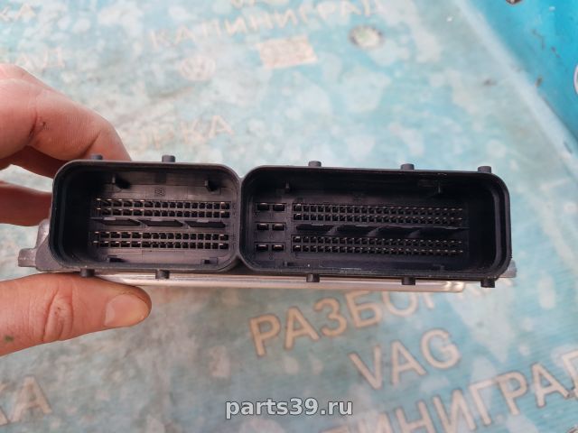 Блок управления двигателя ECU на Audi A4 B7