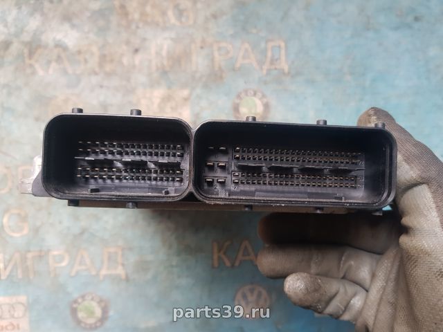 Блок управления двигателя ECU на Volkswagen Passat B6