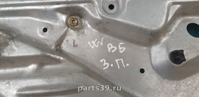 Стеклоподъемник электрический задней двери Прав. на Volkswagen Passat B5.5 [рестайлинг]