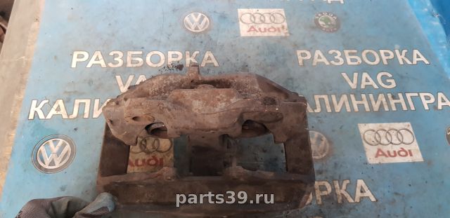 Суппорт передний на Audi A8 D2/4D