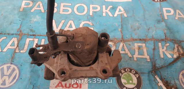 Суппорт передний Прав. на Audi A6 4B/C5 [рестайлинг]