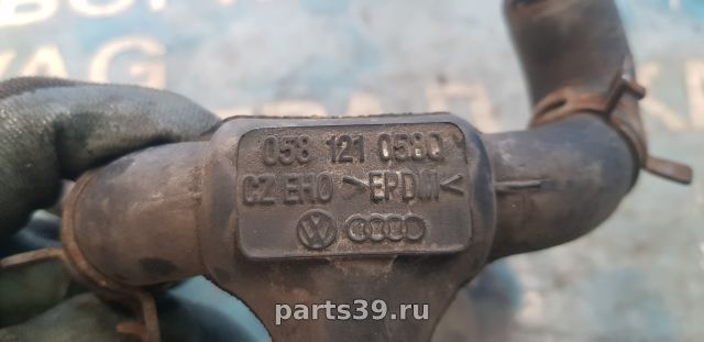 Патрубок охлаждения на Audi A4 B5