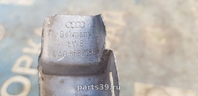 Накладка передней фары (ресничка) Прав. на Audi 100 4A/C4