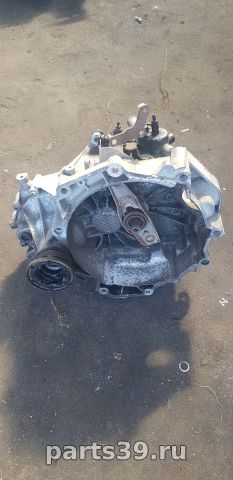 Коробка передач механическая МКПП FXQ041108 на Volkswagen Golf 5 поколение