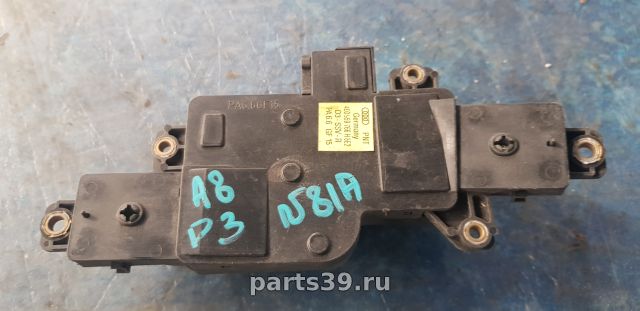 Кнопка регулировки сидений на Audi A8 D3/4E