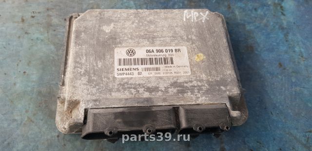 Блок управления двигателя ECU на Volkswagen Golf 4 поколение