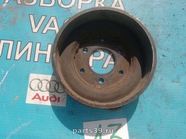 Шкив помпы на Audi A8 D2/4D