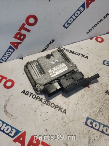 Блок управления двигателя ECU на Volkswagen Passat B6