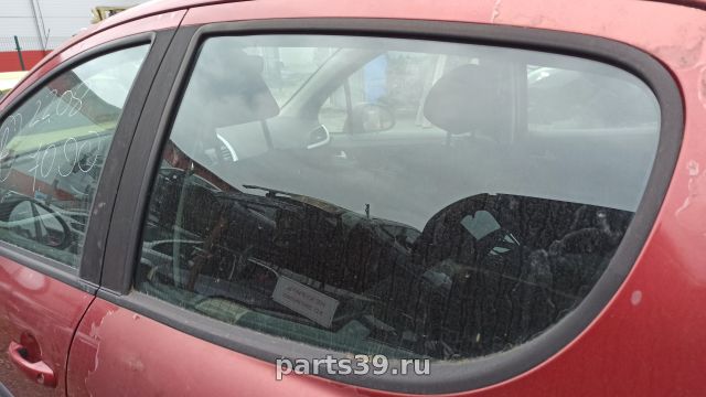 Стекло двери задней Лев. на Peugeot 207 1 поколение