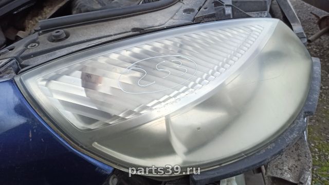 Фара передняя Прав. на Renault Scenic 2 поколение