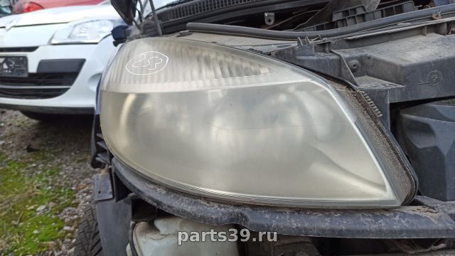 Фара передняя Прав. на Renault Scenic 2 поколение