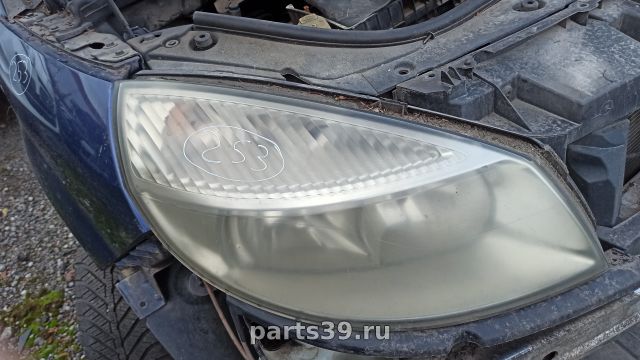 Фара передняя Прав. на Renault Scenic 2 поколение