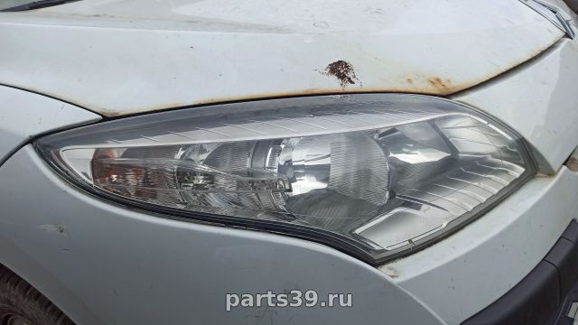 Фара передняя Прав. на Renault Megane 3 поколение