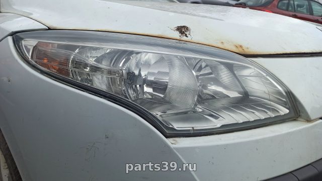 Фара передняя Прав. на Renault Megane 3 поколение