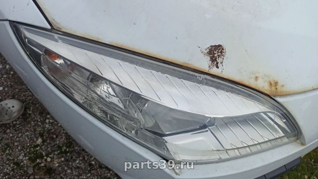 Фара передняя Прав. на Renault Megane 3 поколение