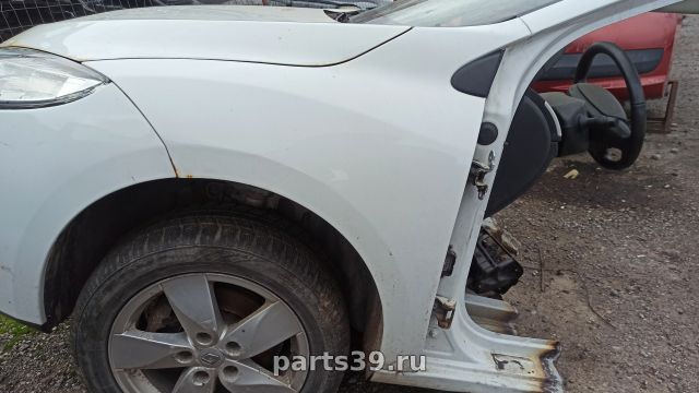 Крыло переднее Лев. на Renault Megane 3 поколение