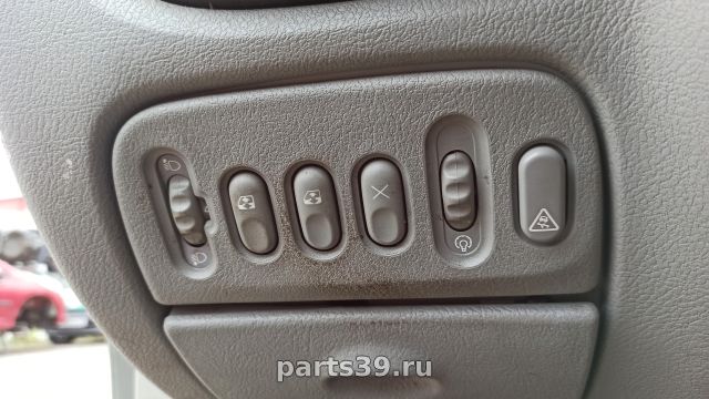 Кнопка стеклоподъемников (Блок переключателей) на Renault Scenic 1 поколение [рестайлинг]