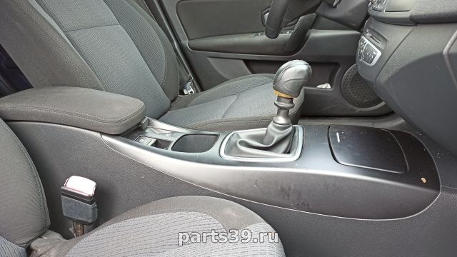 Центральная консоль на Renault Laguna 3 поколение