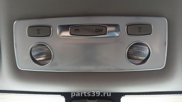 Плафон освещения передних мест на Renault Laguna 3 поколение