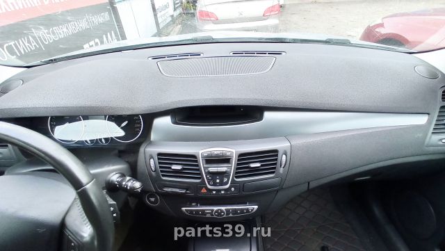 Панель передняя на Renault Laguna 3 поколение