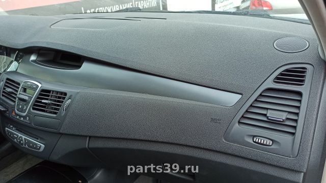 Панель передняя на Renault Laguna 3 поколение