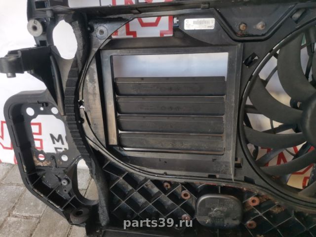 Съемная панель радиаторов (телевизор) на Audi A6 4F/C6