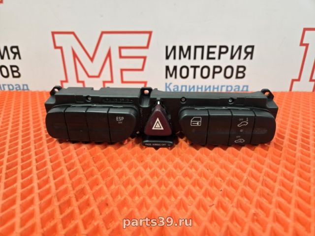 кнопка аварийной остановки на Mercedes-Benz C-Класс W203/S203/CL203 [рестайлинг]